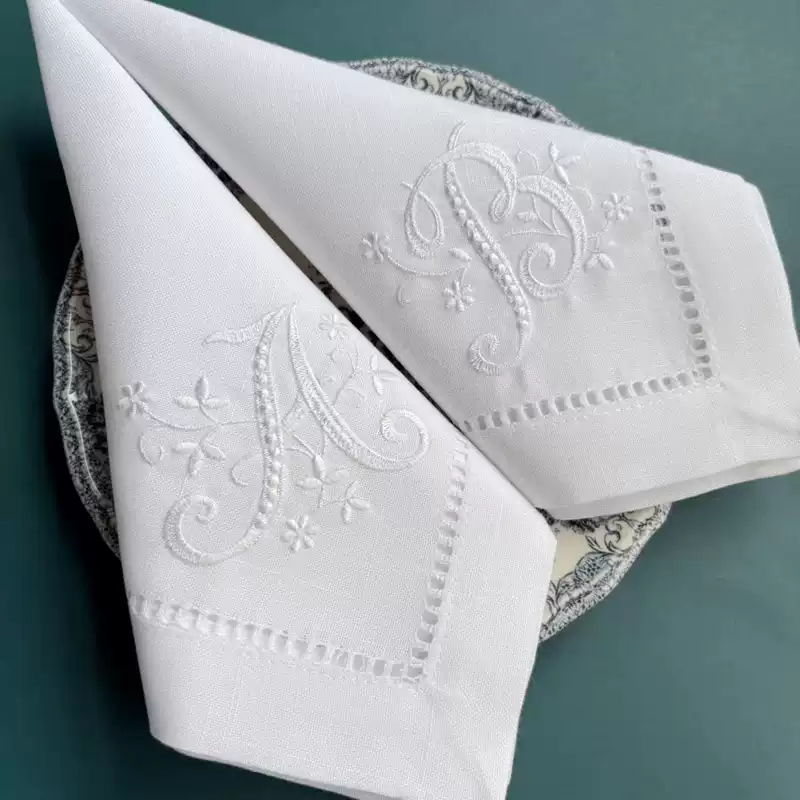 Letter Napkin Monogram Embroid - مراجعة Monogrammed Handkerchief وسعره