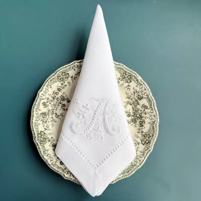Letter Napkin Monogram Embroid - مراجعة Monogrammed Handkerchief وسعره